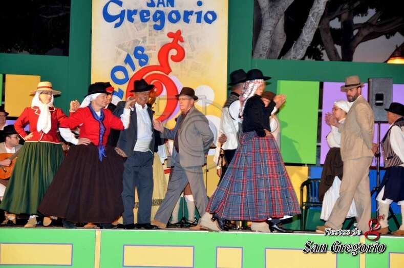 Momento del festival folclórico de anoche (Foto Francisco Javier Santana)